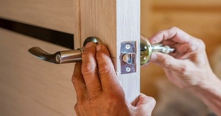Установка и замена дверной ручки в Балахне от 282 руб. – Мастер24, монтаж фурнитуры, недорого